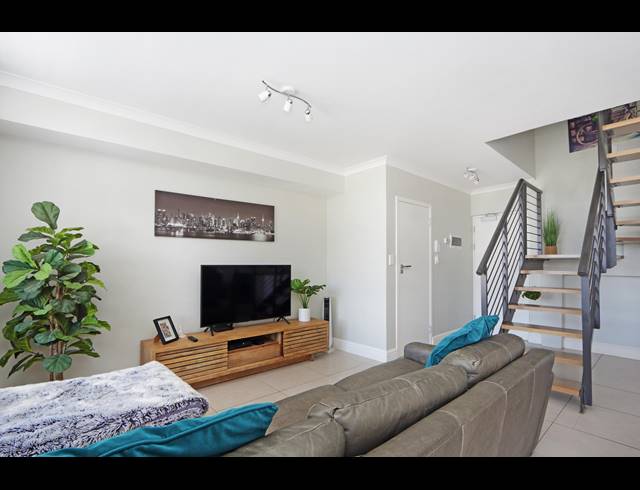 2 BEDROOM APARTMENT TO LET IN KENILWORTH